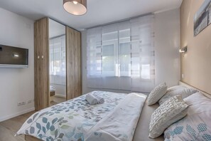 3 bedrooms, iron/ironing board, free WiFi, bed sheets