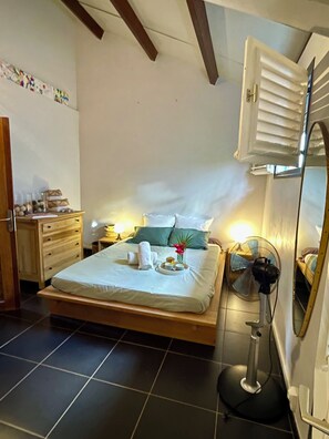3 Schlafzimmer, Schreibtisch, Bügeleisen/Bügelbrett, Reisekinderbett