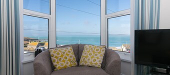 SeaCrest 2 - Moderne Lejlighed med udsigt over Porthmeor Beach - 4 sovepladser - Parkering til en bil