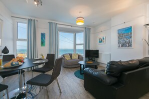 Flat-screen TV, fireplace, DVD player