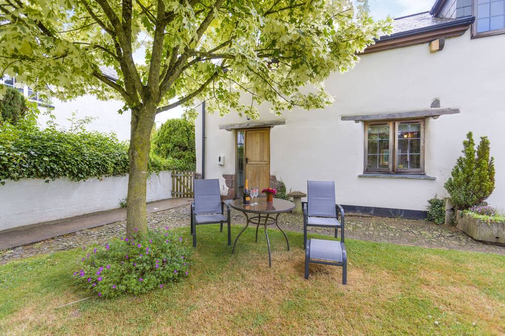 THE YOKE, pet friendly, country holiday cottage in Tedburn St Mary
