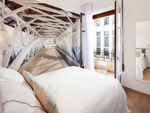 2 bedrooms, iron/ironing board, internet, bed sheets