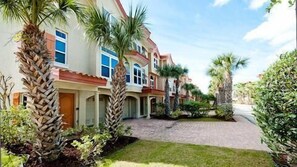 Exterior - Bradenton Beach Club 251 - Anna Maria Island - Condo 3 Bedroom/ 2 1/2 Bath, maximum occupancy of 6 people. (Bradenton Beach)