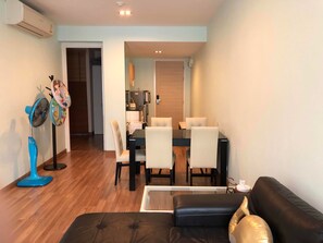 Deluxe Apartment, 2 Bedrooms | Living area