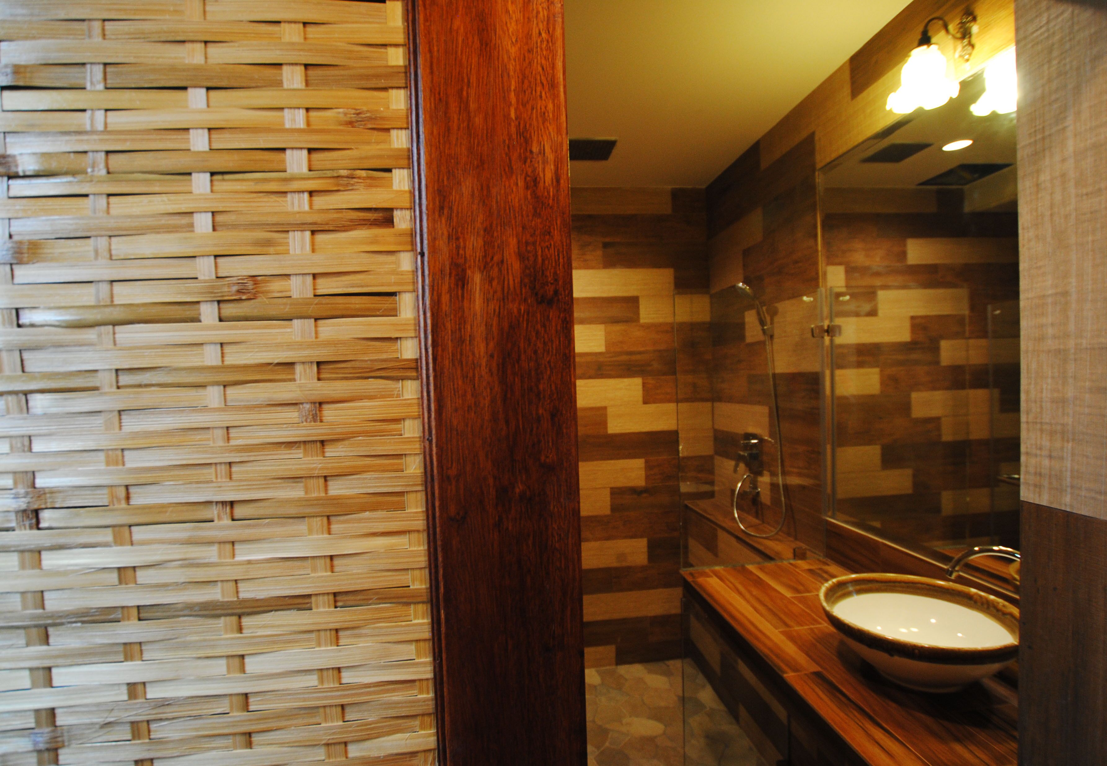 deluxe double room | minibar, in-room safe, individually decorated, desk