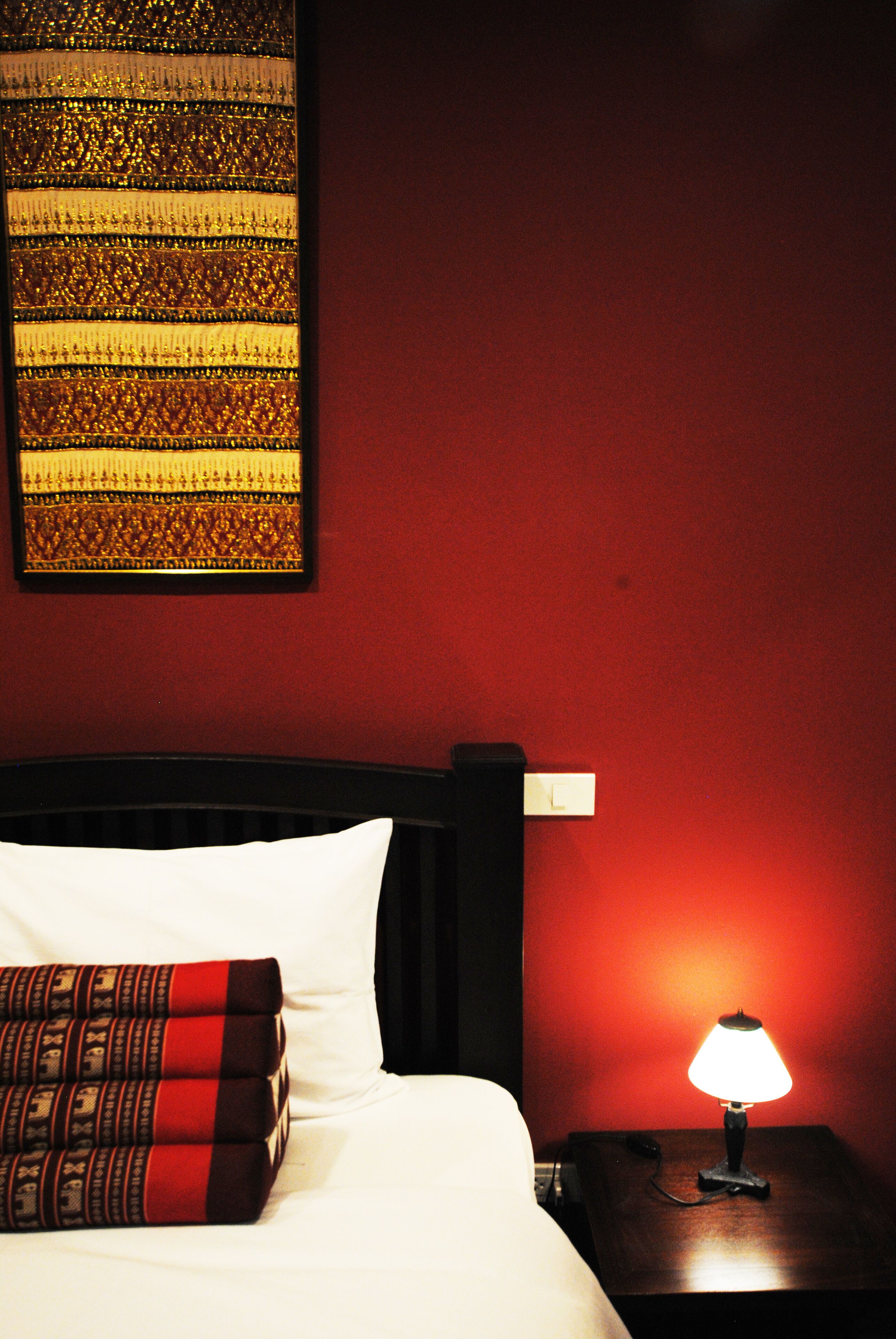 deluxe twin room | minibar, in-room safe, individually decorated, desk