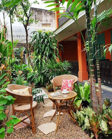 Courtyard. Focal Local Bed and Breakfast