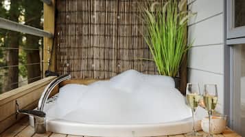 Bồn tắm spa ngoài trời