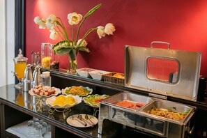 Daily cooked-to-order breakfast for a fee