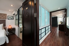 1 bedroom, premium bedding, minibar, in-room safe