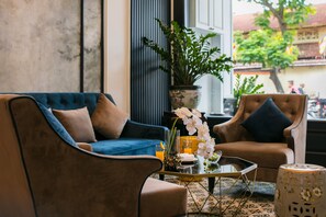 Coin salon dans le hall