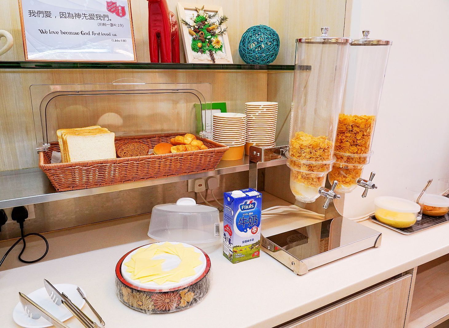 daily self-service breakfast (hkd 25 per person)