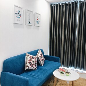 Departamento, 1 habitación | Sala de estar | Televisión de pantalla plana 
