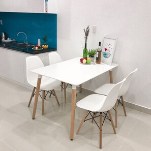 Apartment, 1 Bedroom | In-room dining