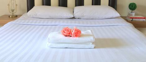 Deluxe Room | Desk, laptop workspace, free WiFi, bed sheets