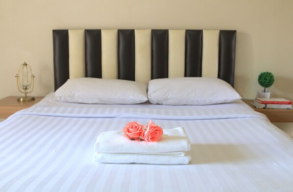 Deluxe Room | Desk, laptop workspace, free WiFi, bed sheets