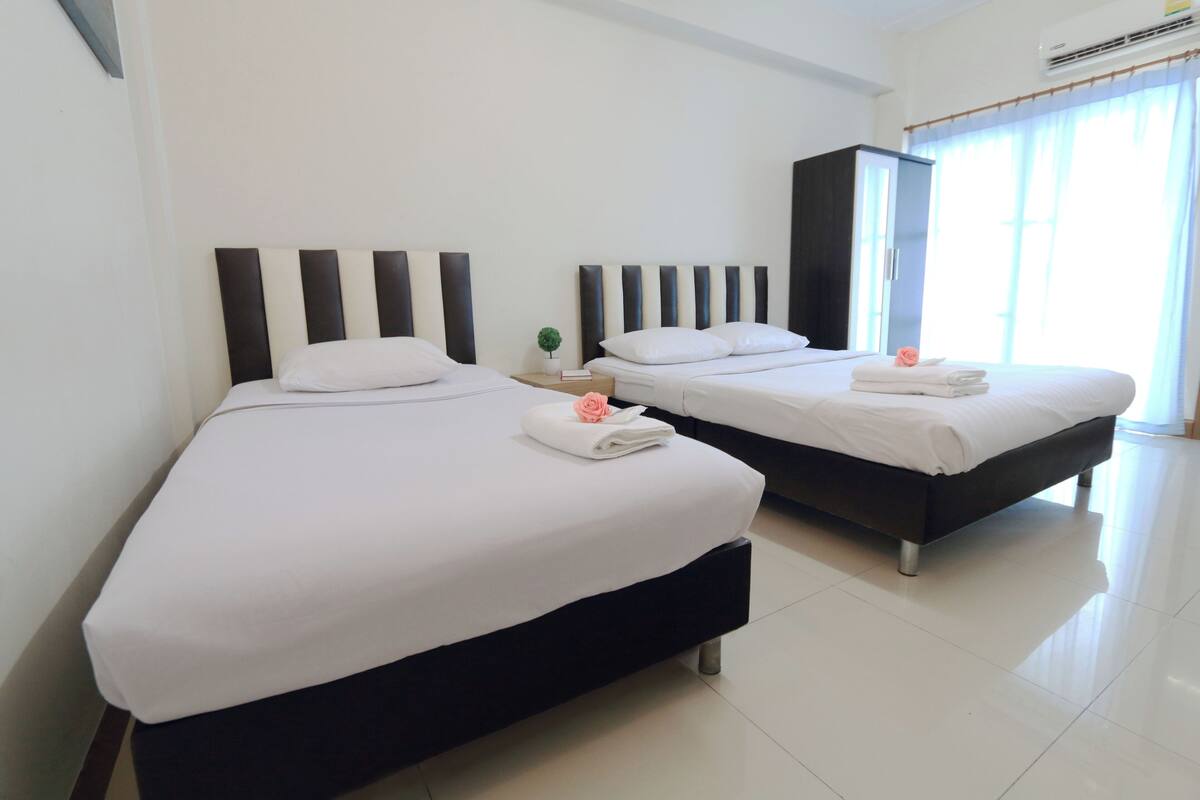 Suite | Desk, laptop workspace, free WiFi, bed sheets