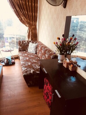 Dining - Thien Duong Hotel (Hanoi)