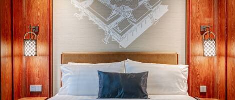 Standard Queen Room | Minibar, két bảo mật tại phòng, bàn, màn/rèm cản sáng