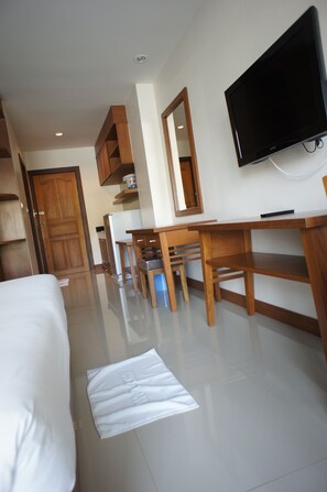 Superior Double Room with Balcony  | Free WiFi - D Apartment 2 (Pattaya)
