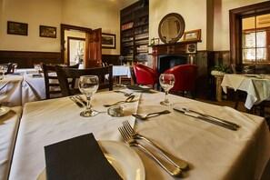 Lunch and dinner served, French cuisine