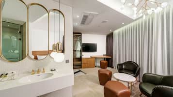 Designers Deluxe Room | Blackout drapes, free WiFi, bed sheets