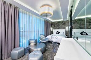 Habitación Deluxe (Designers Type) | Cortinas opacas, wifi gratis, ropa de cama