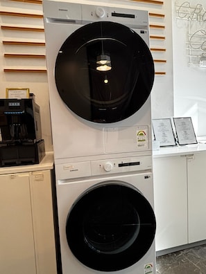 A Samsung washing machine with a front-loading design, a control panel, and a water level indicator. - Hotel the Designers DDP (Seoul)