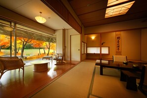 Traditional-Zimmer (Japanese Style, Main Bldg) | Minibar, Zimmersafe