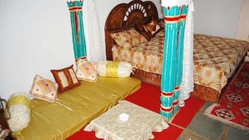 1 bedroom, rollaway beds, free wired Internet