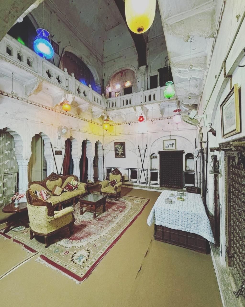 تلفزيون بشاشة مسطحة