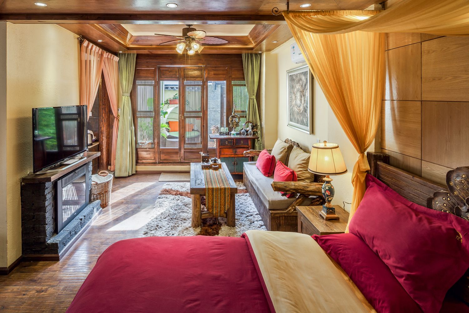 Phòng Suite | Bàn, màn/rèm cản sáng, truy cập Internet không dây miễn phí 