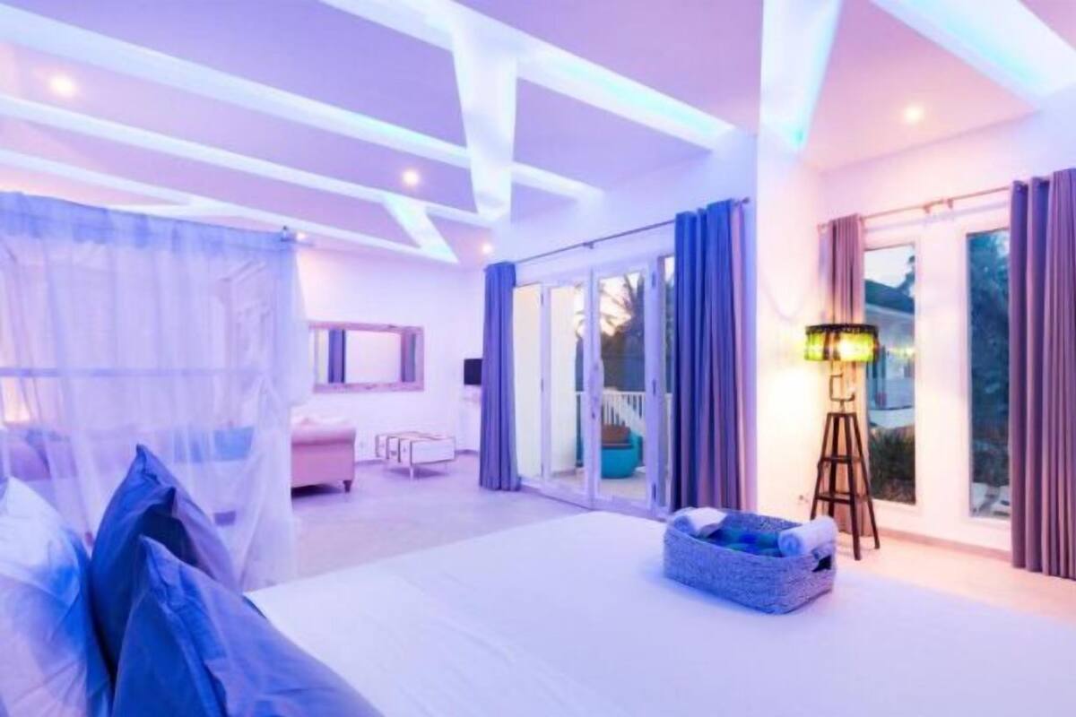 Suíte romântica | Roupas de cama premium, frigobar, cofres nos quartos, escrivaninha