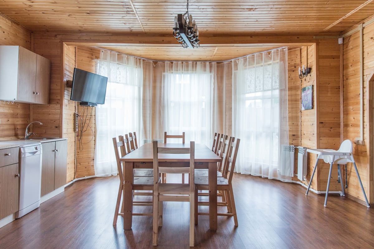 Family House, 4 Bedrooms, Sauna | In-room dining