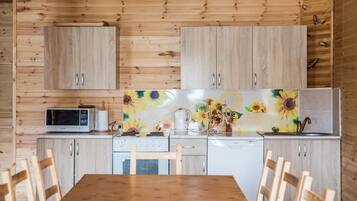 Familienhaus, 5 Schlafzimmer | Eigene Küche | Kühlschrank, Mikrowelle, Herdplatte, Wasserkocher mit Kaffee-/Teezubehör