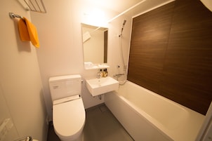 双床房, 无烟房 (Renewal) | 浴室 | 淋浴/盆浴组合、免费洗浴用品、吹风机、拖鞋