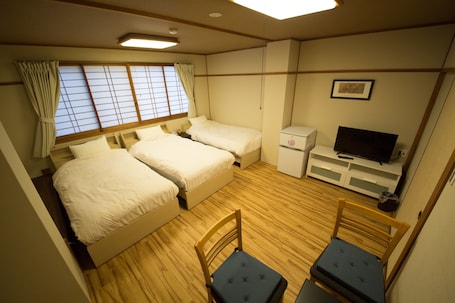 Standard Triple Room, 3 Bedrooms, Non Smoking | Desk, free WiFi, bed sheets