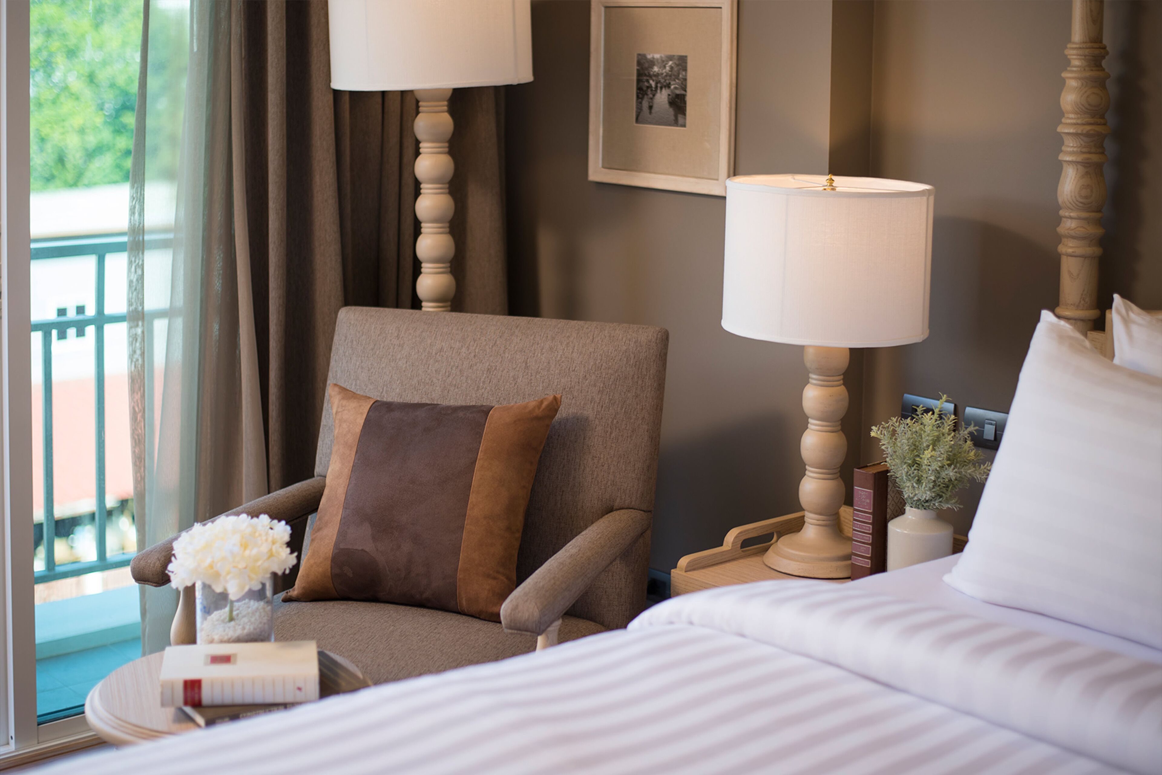 riverside deluxe king room | minibar, in-room safe, free wifi, bed sheets