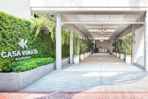 Property entrance - Casa Vimaya Riverside (Bangkok)