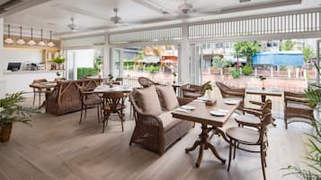 Daily buffet breakfast (THB 395 per person)