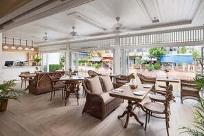 Daily buffet breakfast (THB 395 per person) - Casa Vimaya Riverside (Bangkok)