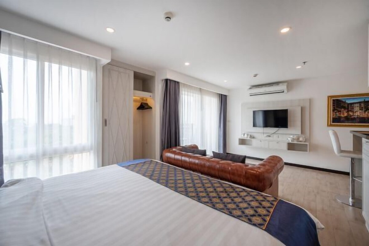 Minibar, in-room safe, desk, blackout drapes