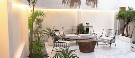 Outdoor pool, sun loungers