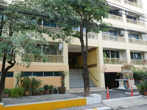 Exterior - Baansuan Condo - MRT Cultural Station (Bangkok)