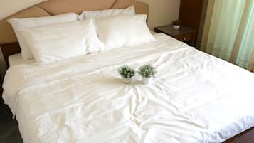 Suite | Desk, blackout curtains, free WiFi