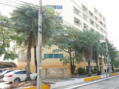 Baansuan Condo - MRT Cultural Station