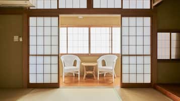 Japanese Style Room A | Free WiFi, bed sheets