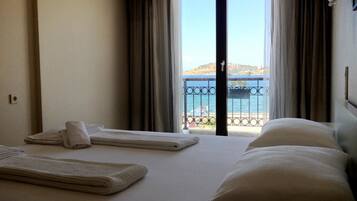 Seprai premium, meja kerja, dan Wi-Fi gratis