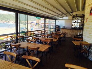 Bar (on property) - Nemrut Bay Otel (Foça)