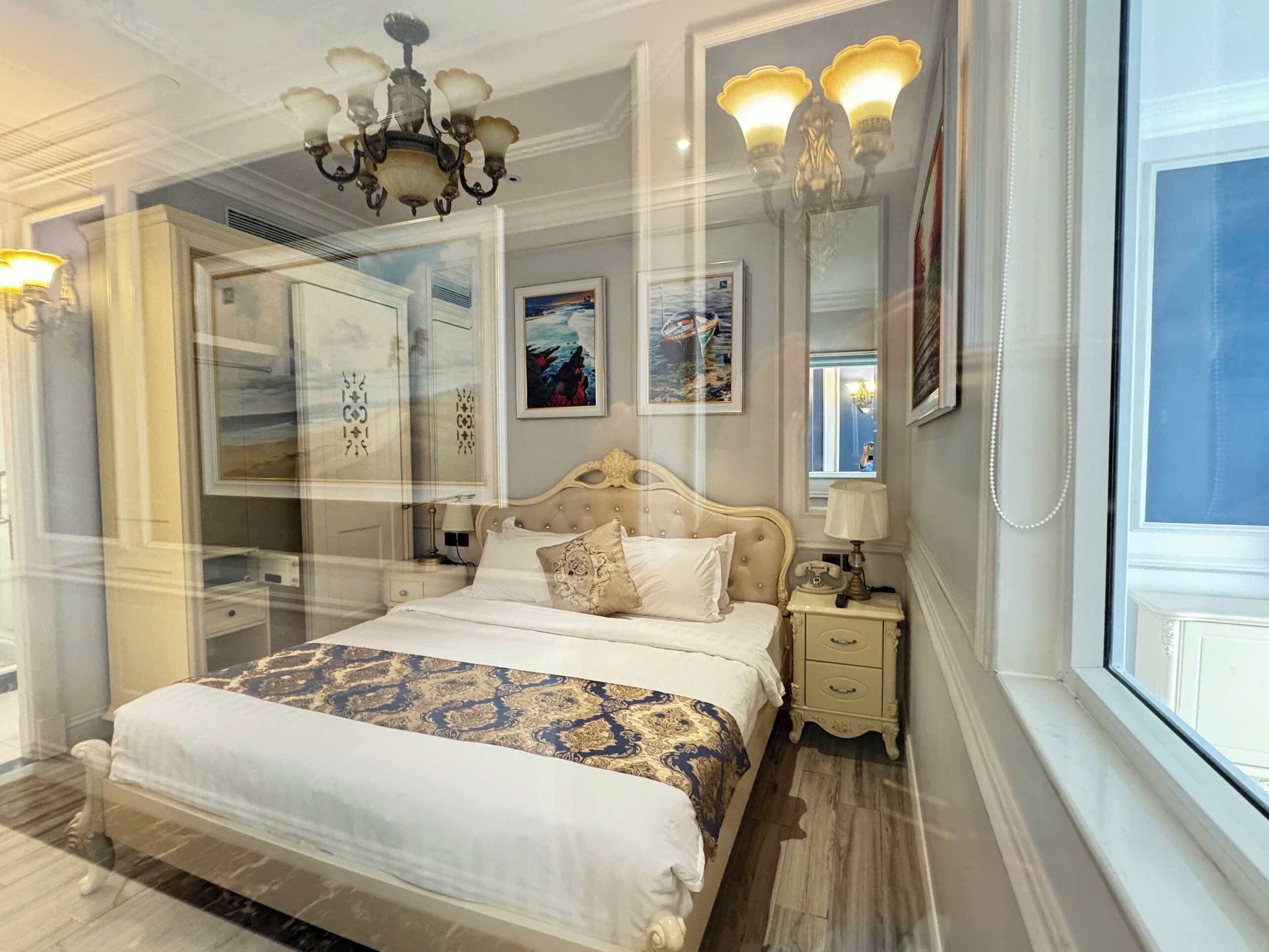 family suite garden view - 2 bedrooms | 1 bedroom, minibar, in-room safe, desk